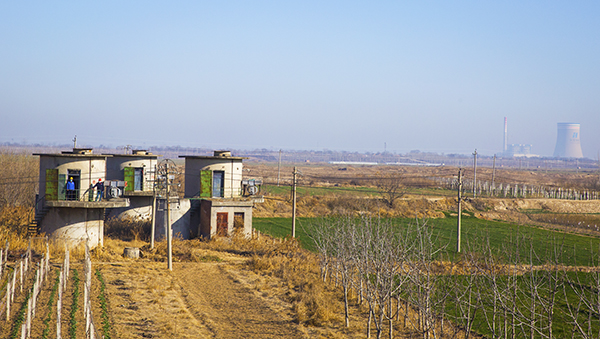 02   每次巡檢井群單趟六公里，由于疫情各個(gè)路口封路大家只能步行，每次巡檢需要兩到三小時(shí)。.jpg