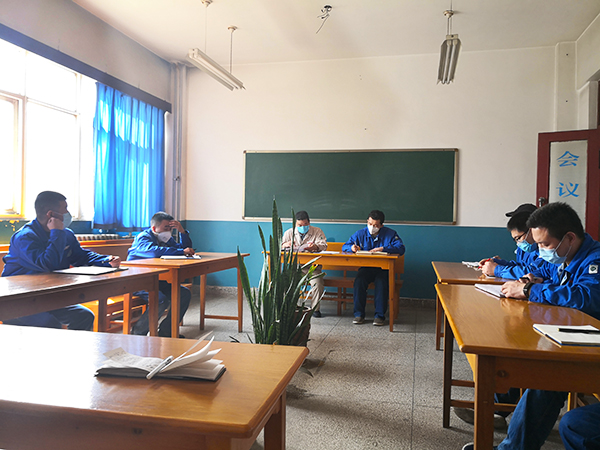 1584576327980656.jpeg 趙強參加技術(shù)例會.jpg