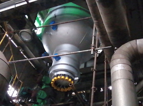 1606003435428172.jpeg 新氣提塔成功落座尿素現(xiàn)場(chǎng)一樓.jpg