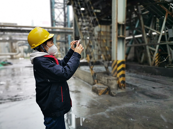 1606131835322333.jpeg 23日早上段敏霞在檢修現(xiàn)場拍照(孟力拍攝).jpg