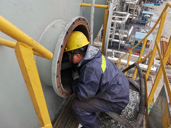 1684137334233558.jpeg 黨員突擊隊(duì) 檢修現(xiàn)場最可愛的人-安志強(qiáng).jpg