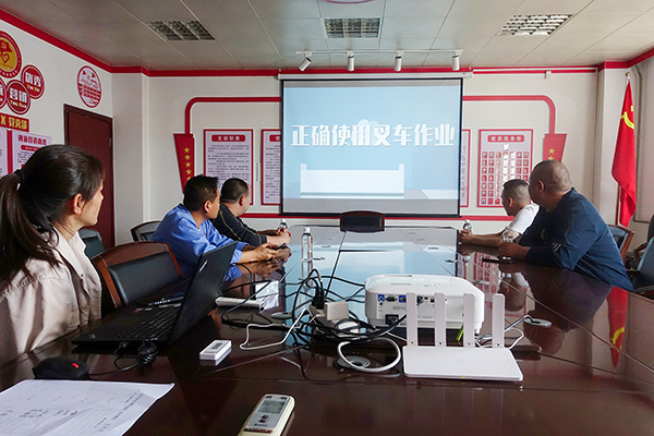 1686236220857666.jpeg 2023年6月運(yùn)銷市場部對叉車司機(jī)進(jìn)行安全培訓(xùn) 600.jpg