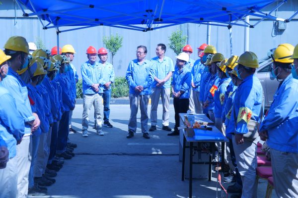 1692240958958024.jpeg 公司領(lǐng)導(dǎo)慰問一線員工2.jpg