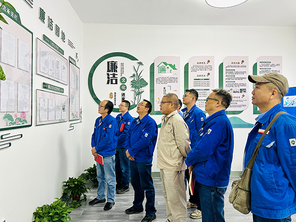 9月27日下午，黨員領(lǐng)導(dǎo)干部及行使公權(quán)力人員參觀物料車間黨支部廉潔文化活動室.jpg