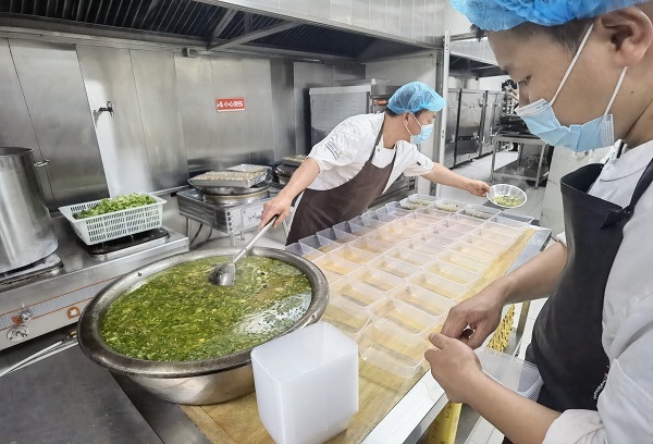 提高節(jié)日飯菜水準，暖胃同時更要為職工暖心.jpg