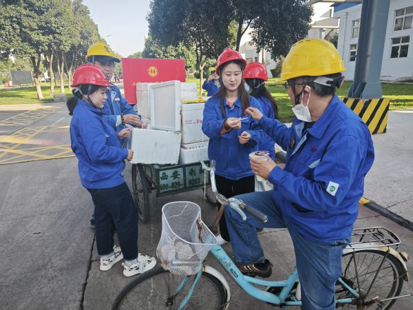 1697941754281955.jpeg 微笑的美女.jpg