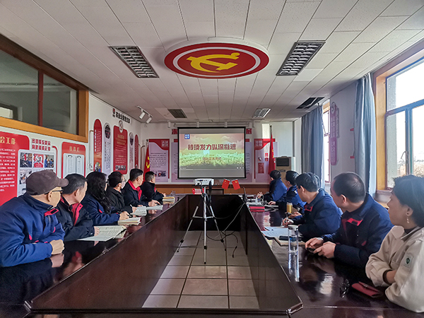 1706152568668504.jpeg 實(shí)業(yè)公司組織員工學(xué)習(xí)相關(guān)文件精神及觀看專題片持續(xù)發(fā)力縱深推進(jìn).jpg