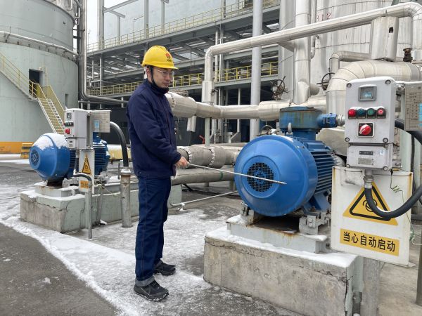 1707448680569319.jpeg 現(xiàn)場(chǎng)安全隱患排查(電機(jī)風(fēng)扇除冰).jpg