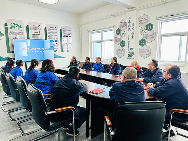 3月7日下午，物料車間黨支部組織黨員領(lǐng)導干部及行使公權(quán)力人員集體觀看警示教育片《扣好廉潔從政的第一?？圩印?jpg