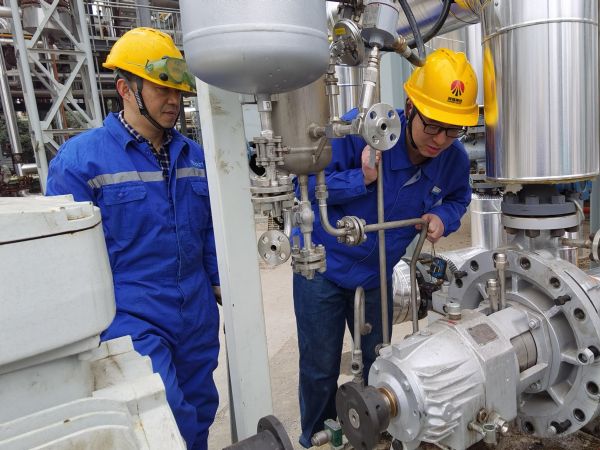 1710488179907795.jpeg 操作人員正在現(xiàn)場交出檢修作業(yè).jpg