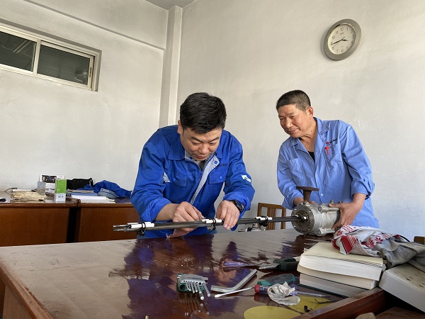 1712017226108828.jpeg 氣化合成段對新20工段硫回收燃燒爐點火槍進行清理.jpg