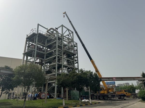 1714540283504073.jpeg 合成塔更換觸媒.jpg