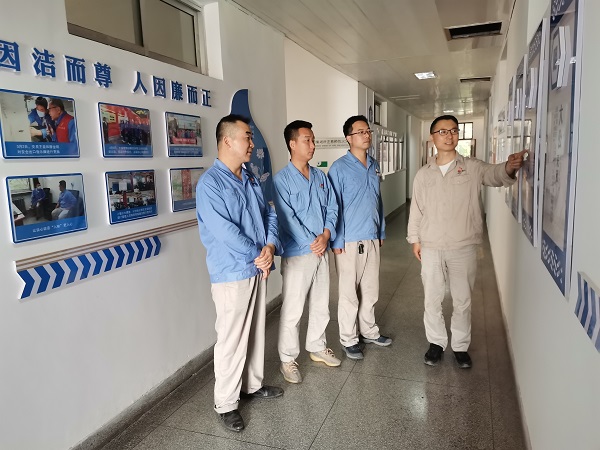 5月，計(jì)控電儀部組織委員譚珩給黨員講課 (1).jpg