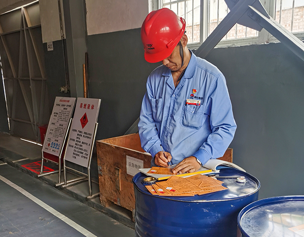 1716791781875468.jpeg 采供部黨支部黨員先鋒崗人員正在作業(yè).jpg