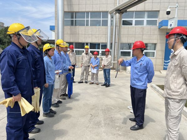 1718765541369960.jpeg 物料車(chē)間酸泄漏現(xiàn)場(chǎng)處置演練.jpg