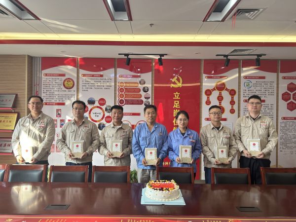 1718765870405111.jpeg 彬州化工聯(lián)合黨支部丨以沉浸式“政治生日”氛圍浸潤“初心”附圖3.jpg