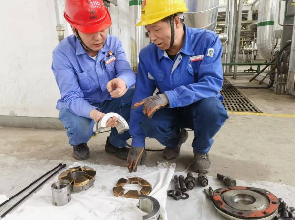 1723680184951954.jpeg 黨員面向檢修第一線.jpg