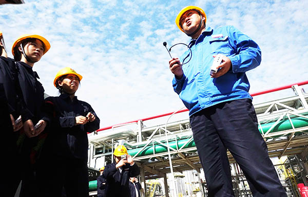 1730165188448456.jpeg 2024年度通訊員培訓(xùn)勞模講化工.jpg