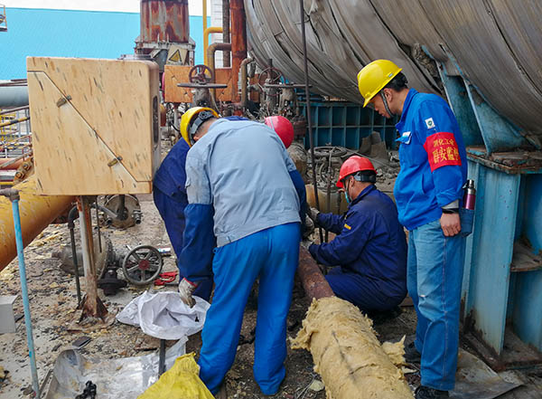 1730172924152724.jpeg 運(yùn)行二班班長魏高強(qiáng)現(xiàn)場安全檢查.jpg