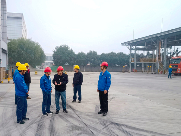 1731471084927814.jpeg 191罐區(qū)裝車現(xiàn)場.jpg