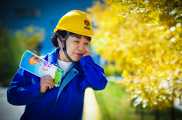 1735033755547878.jpeg 王黔瑋在彬州公司的個(gè)人照片.jpg