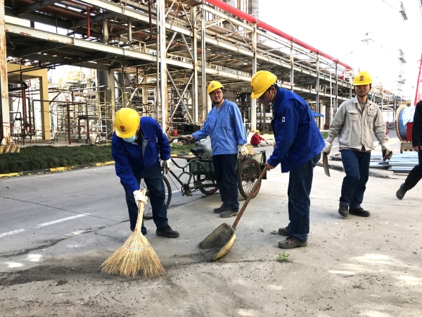 151744705829166881.jpg 齊心協(xié)力大掃除.jpg