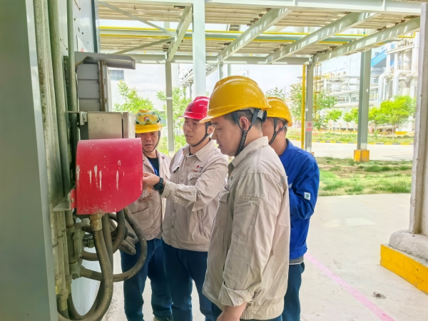 301745994390190250.jpg 2025年,乙二醇車間開展五一節(jié)前檢查-3.jpg