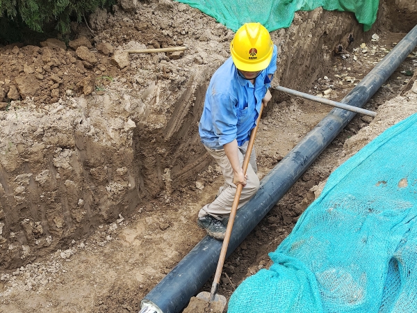 231750638574144742.jpg 安裝管線.jpg