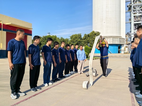 041754291646114857.jpg 消防隊(duì)新隊(duì)員水帶連接.jpg