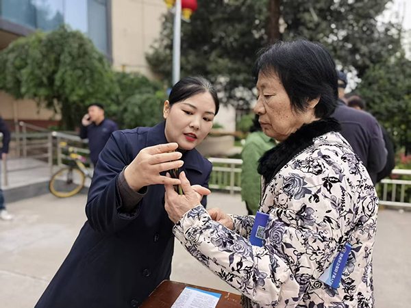 311761872949425785.jpg “社保服務(wù)進萬家”活動現(xiàn)場.jpg