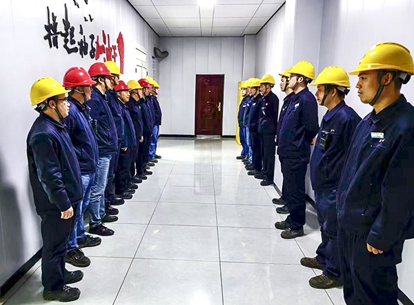 131763037182278435.jpg 參加交接班會(huì).jpg