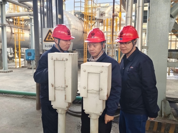 011764552833268844.jpg 在二期裝置現(xiàn)場檢查(1).jpg