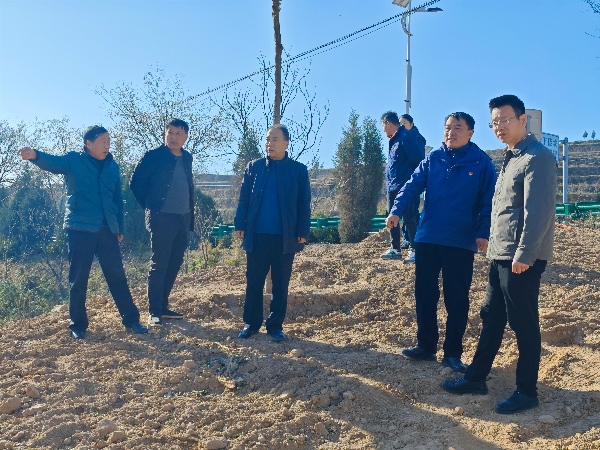 041764828926522757.jpg 12月3日 集團公司黨委委員、紀委書記王社教深入阿蘭寨督導(dǎo)檢查鄉(xiāng)村振興工作 (2)(1).jpg